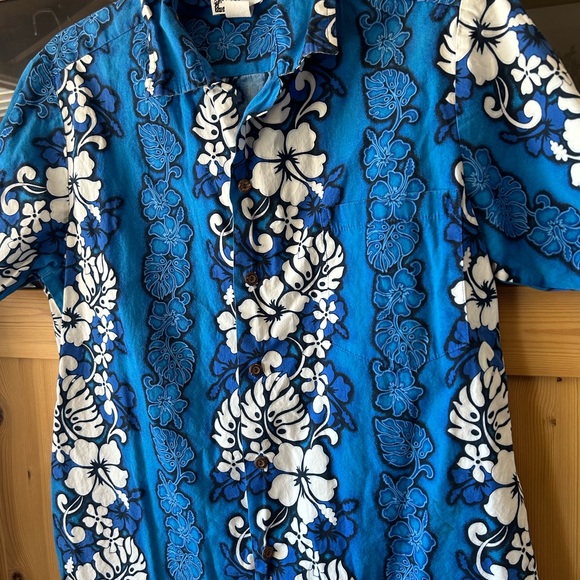 Local Design Hawaiian Button Down Shirt - Picture 8 of 9